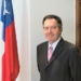 El escritor y ex canciller Roberto Ampuero ocupa su puesto de embajador de Chile