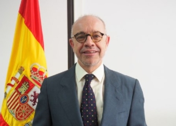 El embajador en Angola, positivo por COVID, no pudo recibir a Sánchez