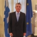 El nuevo embajador griego posa en su Embajada.