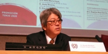 El embajador anima a los futuros periodistas españoles a «especializarse en Japón»