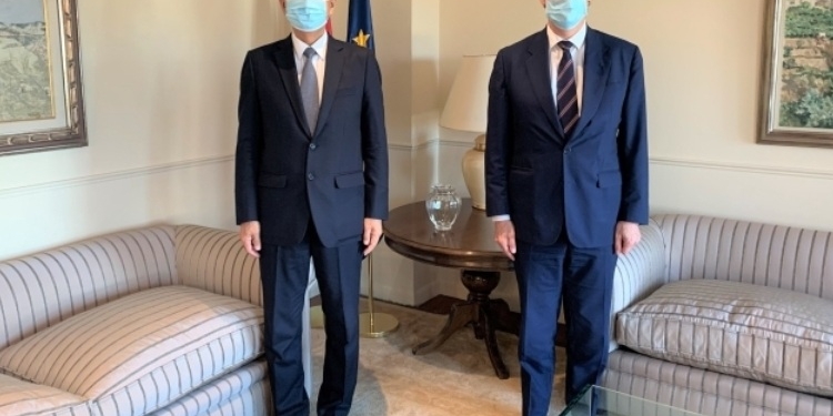 Illa y el embajador de Japón abordan la cooperación en la lucha contra el COVID-19