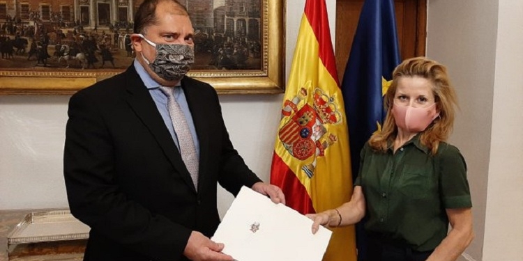 El nuevo embajador de Letonia en España presenta sus Copias de Estilo