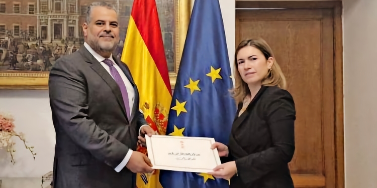 El nuevo embajador de Omán en España presenta sus Copias de Estilo