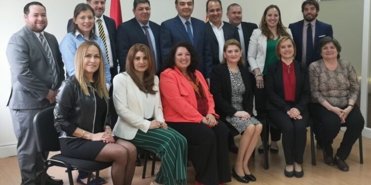 El Gobierno condecora al ex embajador de Paraguay, nuevo viceministro de Exteriores