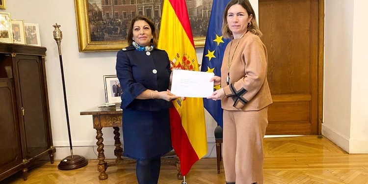 La nueva embajadora de Ecuador comienza su actividad tras presentar Copias de Estilo