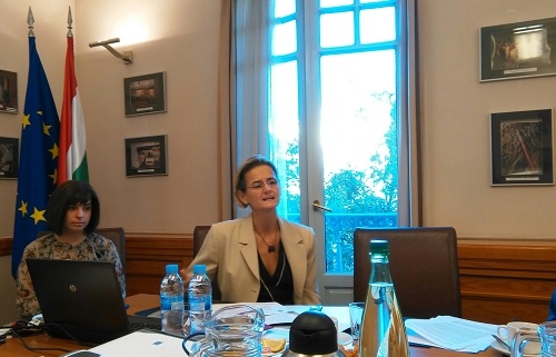 Embajadora de Hungría: “Europa no puede imponernos nuestra composición étnica“