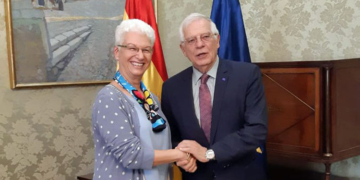 Josep Borrell recibe a la nueva embajadora de Israel
