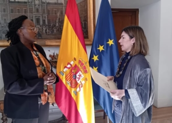 La nueva embajadora de Kenia presenta sus Copias de Estilo