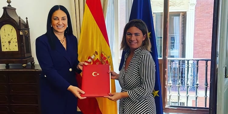 La nueva embajadora de Turquía presenta las Copias de sus Cartas Credenciales