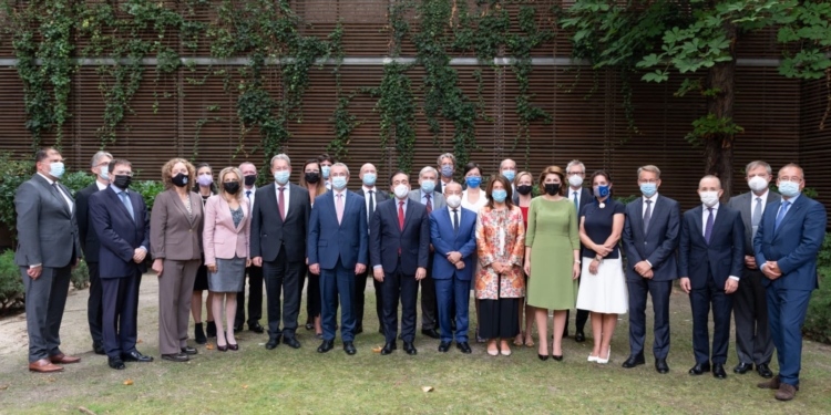 Albares pide a los embajadores de la UE que sus ministros acudan al Foro Euromediterráneo