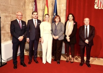 La presidenta de Baleares recibe a los embajadores de Francia, Chequia, Rumanía y Chipre