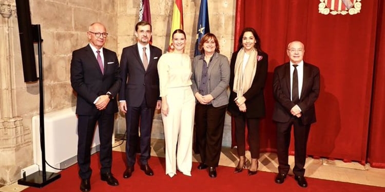 La presidenta de Baleares recibe a los embajadores de Francia, Chequia, Rumanía y Chipre