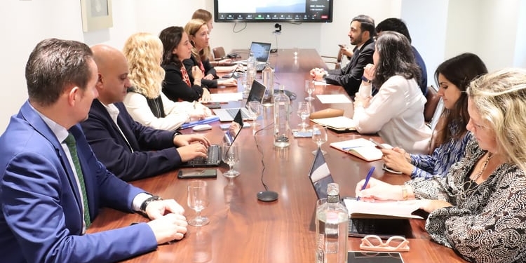 Emiratos Árabes explica las ventajas que ofrece a los inversores en energía verde