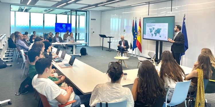 La COP28 y la cultura árabe protagonizan dos conferencias de EAU en la Universidad IE