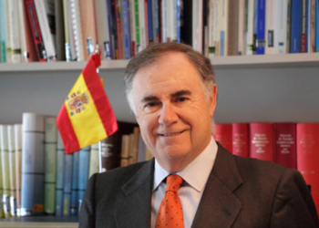 «En la Escuela Diplomática no formamos especialistas, sino buenos generalistas»