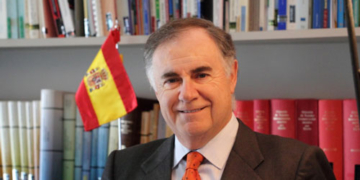 «En la Escuela Diplomática no formamos especialistas, sino buenos generalistas»