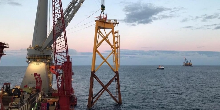 Iberdrola se alía con AXA para aspirar a un ‘megaproyecto’ de eólica marina en Francia