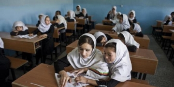 Una veintena de países analizan, a instancias de España, la lucha contra el uso militar de las escuelas