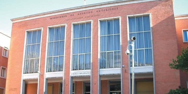 El Gobierno modifica los límites de gasto de Exteriores para las becas de la Escuela Diplomática