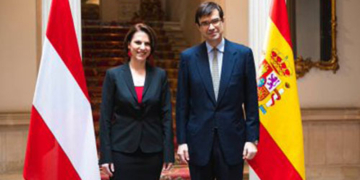 España y Austria coinciden en la necesidad de dotar de manera adecuada a la PAC