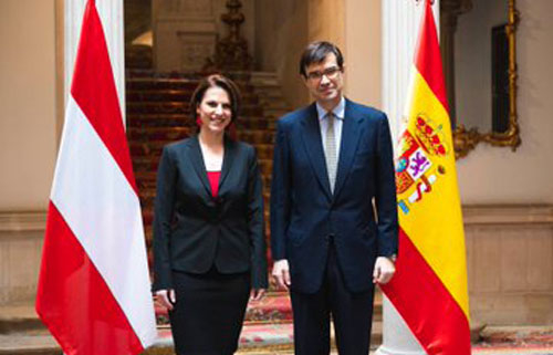 España y Austria coinciden en la necesidad de dotar de manera adecuada a la PAC