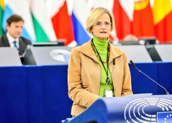 La ex embajadora húgara Enikó Gyóri critica a Sánchez por sus «ataques a la justicia»