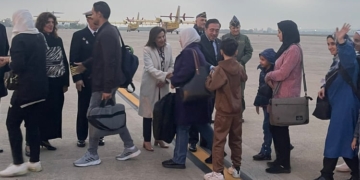 Albares y Robles reciben en Torrejón a 139 hispano-palestinos evacuados de Gaza