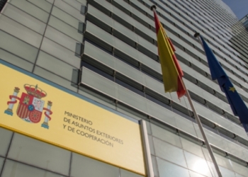 Los sindicatos convocan la primera huelga general en el servicio exterior