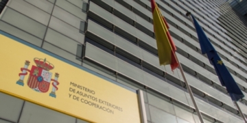 Los sindicatos convocan la primera huelga general en el servicio exterior