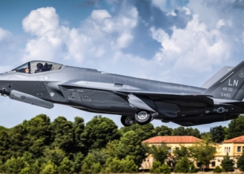 Sánchez cumple con la OTAN e invierte en su proyección exterior