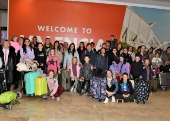 Llega a España la primera rotación de familiares de ucranianos muertos en combate