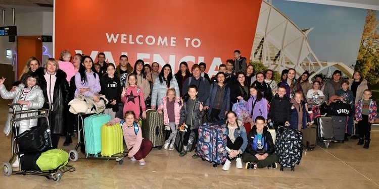 Llega a España la primera rotación de familiares de ucranianos muertos en combate