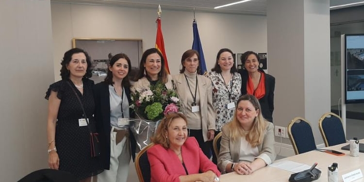 Los cónyuges de diplomáticos españoles se consideran en desventaja con sus vecinos europeos