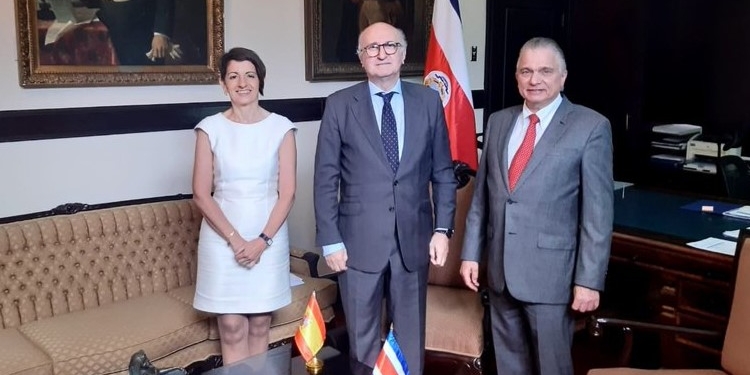 Fernández Trigo celebra consultas políticas en Panamá y Costa Rica