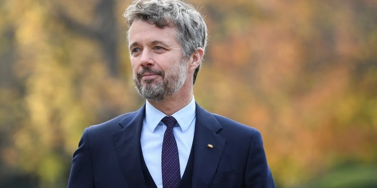 España condecora al Príncipe Heredero de Dinamarca en vísperas de la visita de los Reyes