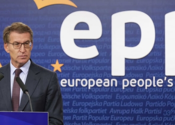 Feijóo acusa al Gobierno de “hacer el ridículo” con sus posiciones sobre Israel