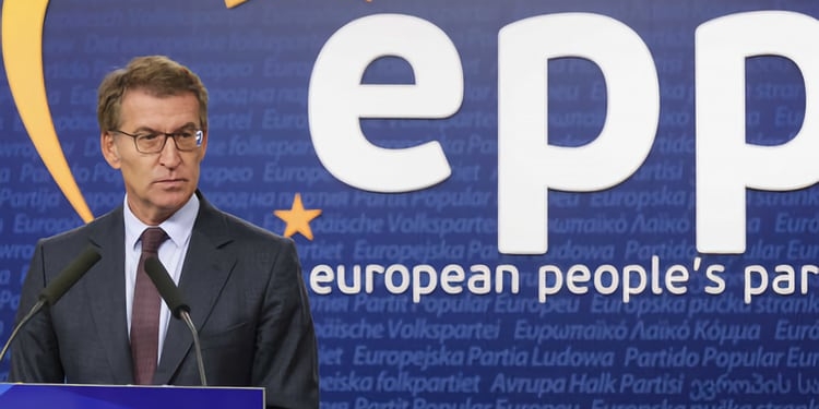 Feijóo acusa al Gobierno de “hacer el ridículo” con sus posiciones sobre Israel