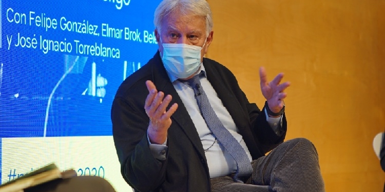 Felipe González insta a los jóvenes europeos a evitar los “falsos discursos ideológicos”