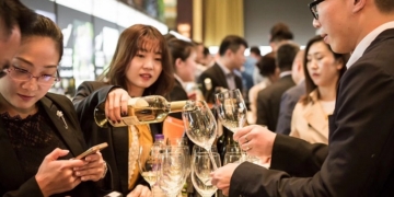 España expone sus alimentos y bebidas en la mayor feria del sector en China