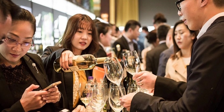 España expone sus alimentos y bebidas en la mayor feria del sector en China