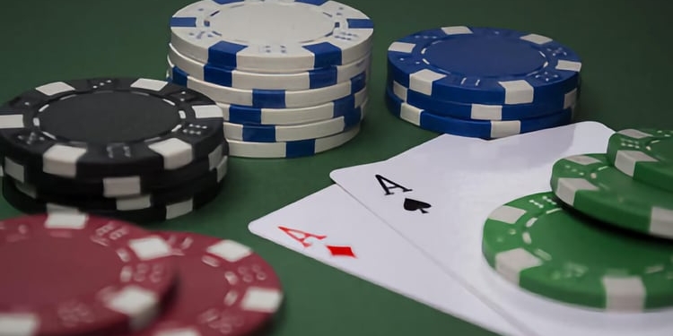 Aprender a jugar Texas Holdem: formas sencillas de mejorar tu juego