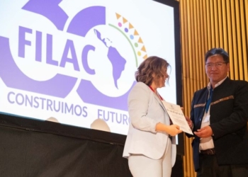 El Fondo para el Desarrollo de los Pueblos Indígenas reconoce a AECID con la Orden Popol Vuh