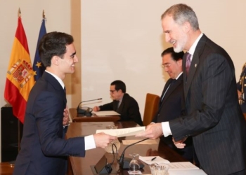 El Rey a los nuevos diplomáticos: “Tenéis la responsabilidad de proyectar la mejor imagen de España”