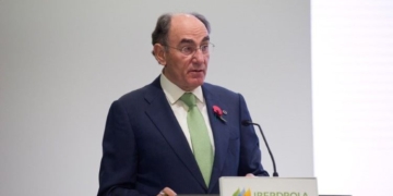 Galán (Iberdrola) pide a los líderes políticos en Davos más ambición para acelerar la electrificación