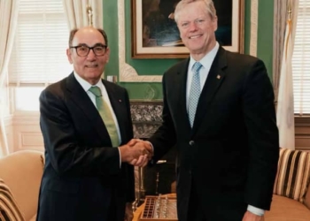 Ignacio Sánchez Galán y el gobernador de Massachusetts, Charlie Baker./ Foto: Iberdrola