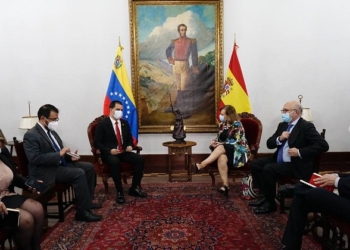 Arreaza recibe a Gallach y dice que Venezuela quiere unas relaciones “respetuosas” con España