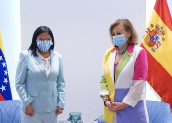 La secretaria de estado Cristina Gallach y la vicepresidenta venezolana, Delcy Rosríguez./ Foto: Vicepresidencia de Venezuela