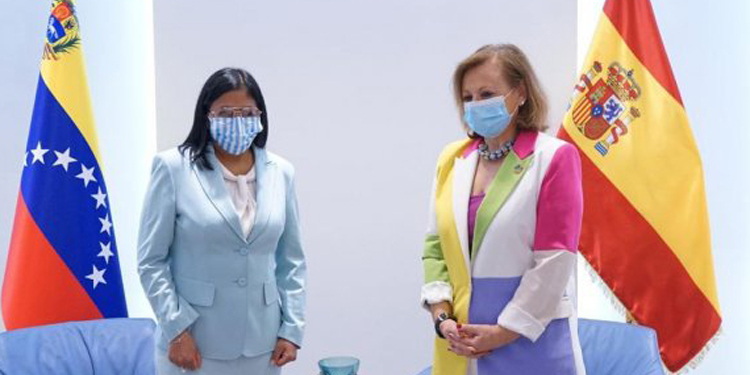 La secretaria de estado Cristina Gallach y la vicepresidenta venezolana, Delcy Rosríguez./ Foto: Vicepresidencia de Venezuela