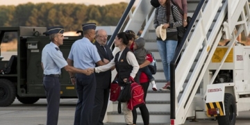 García Casas recibe en Torrejón a los evacuados de Saint Martin a causa del Irma