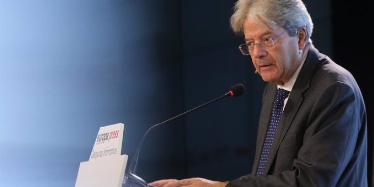 Gentiloni pide que la reforma laboral aborde la dualidad y la precariedad “sin debilitar el sistema”